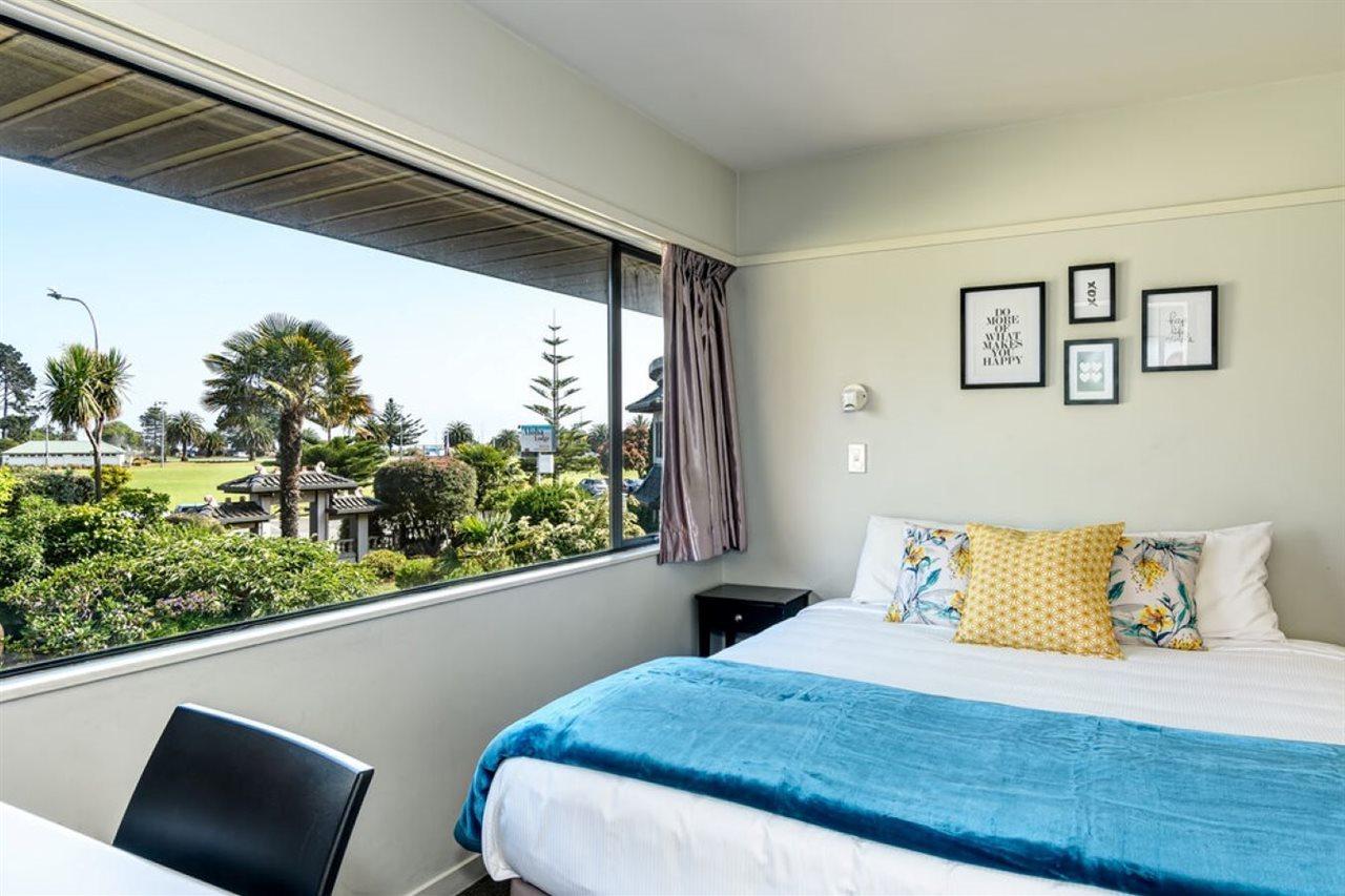 נלסון The Beachcomber Hotel מראה חיצוני תמונה
