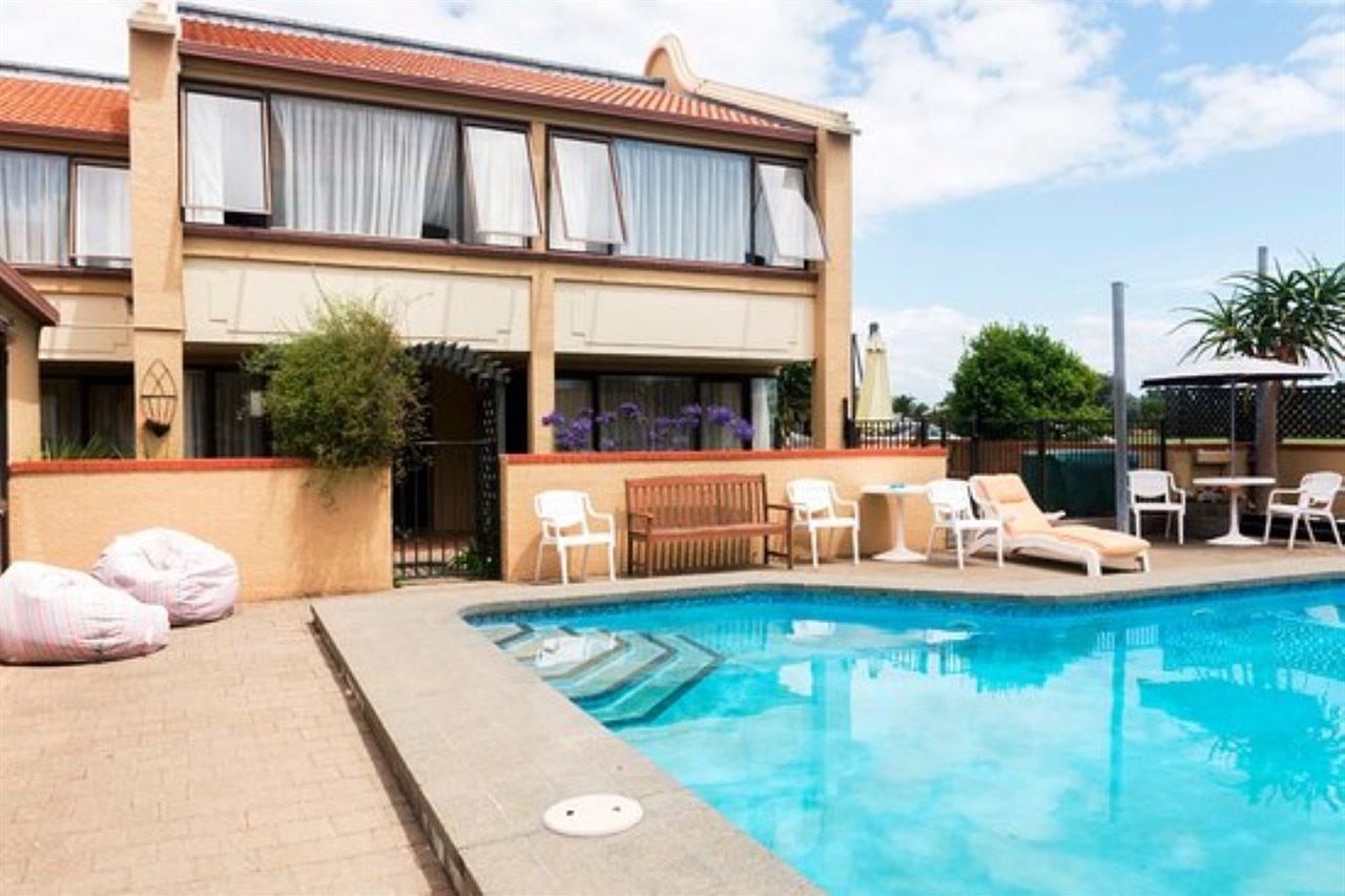 נלסון The Beachcomber Hotel מראה חיצוני תמונה