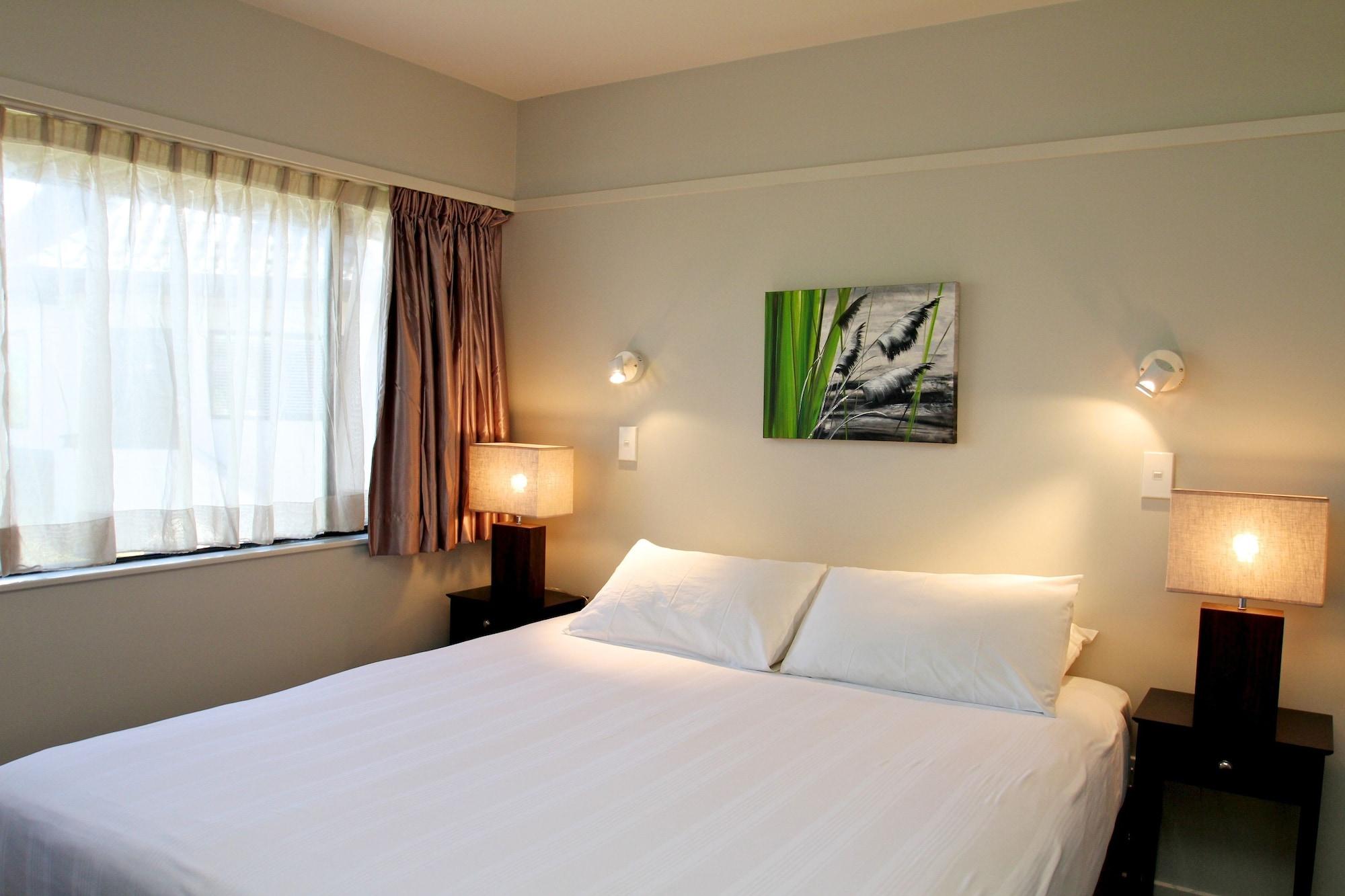 נלסון The Beachcomber Hotel מראה חיצוני תמונה