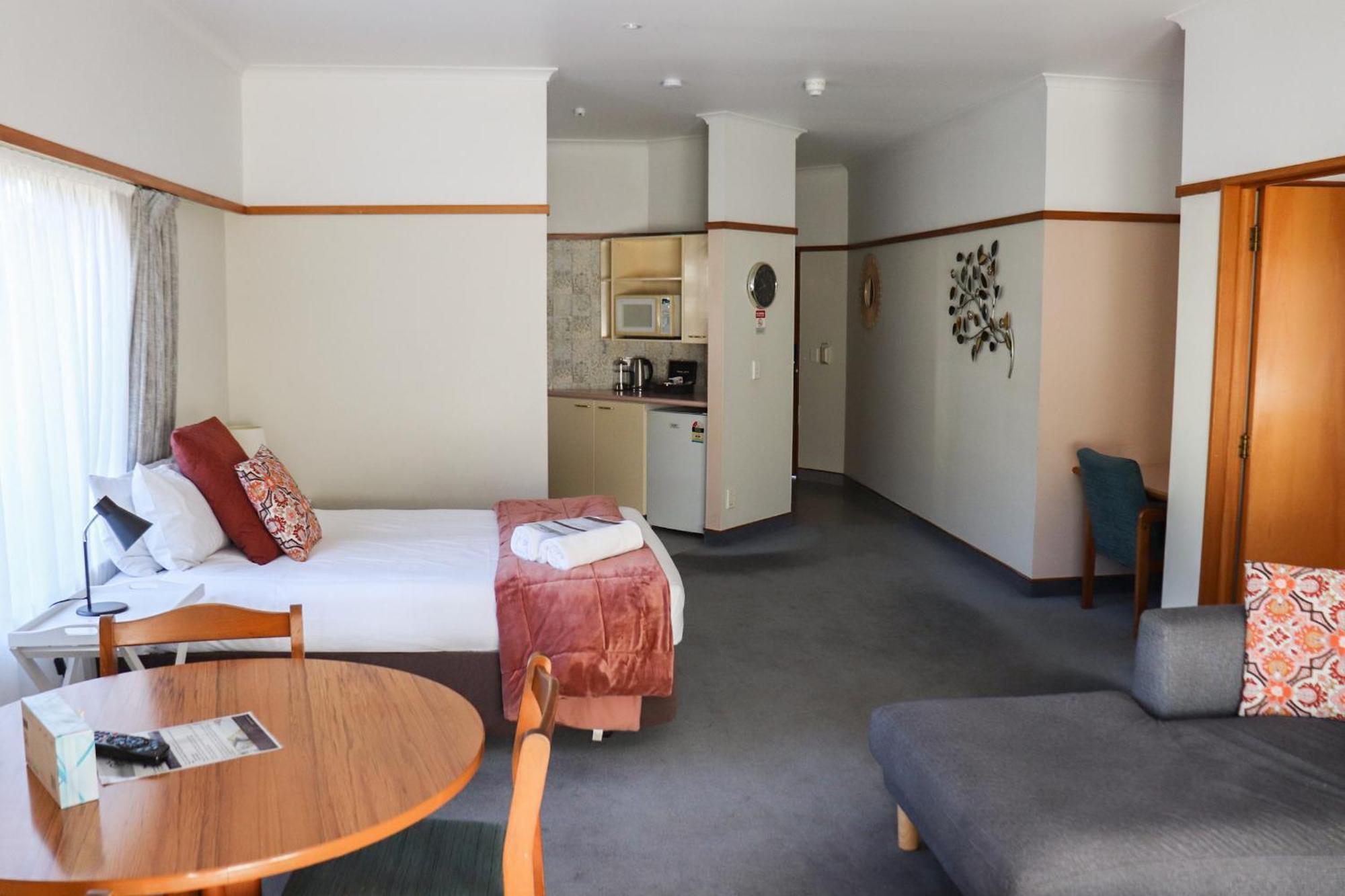 נלסון The Beachcomber Hotel מראה חיצוני תמונה