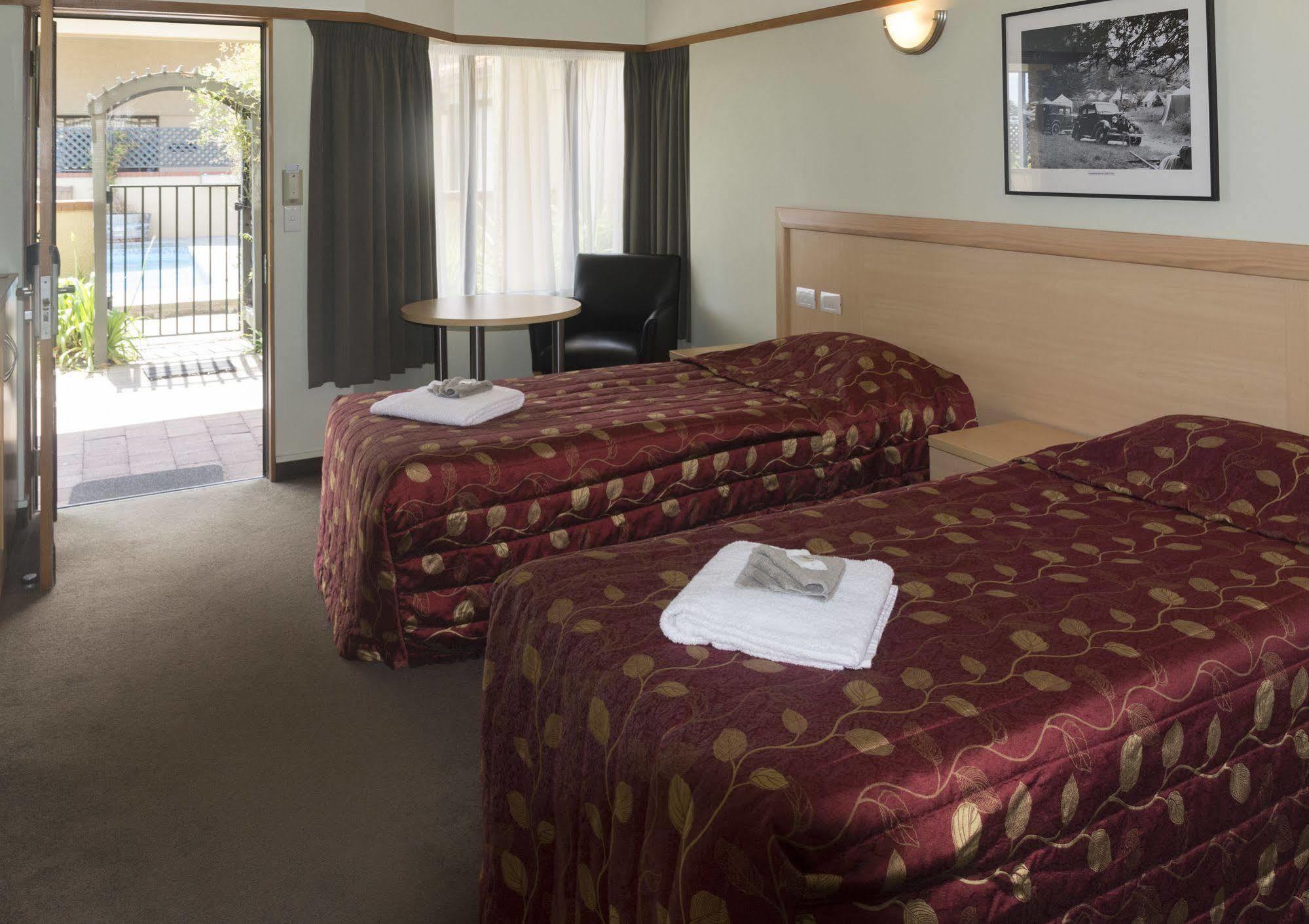 נלסון The Beachcomber Hotel מראה חיצוני תמונה