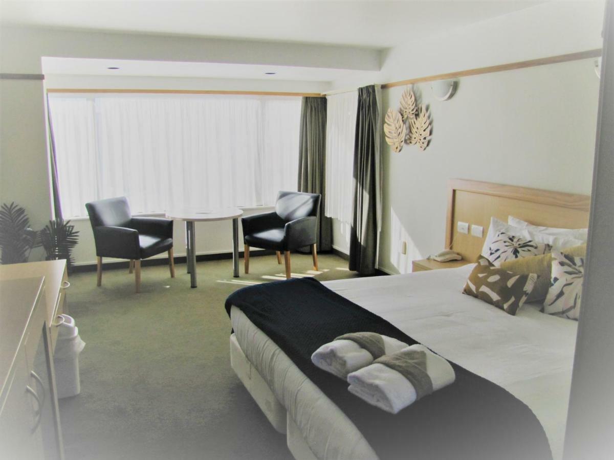 נלסון The Beachcomber Hotel מראה חיצוני תמונה