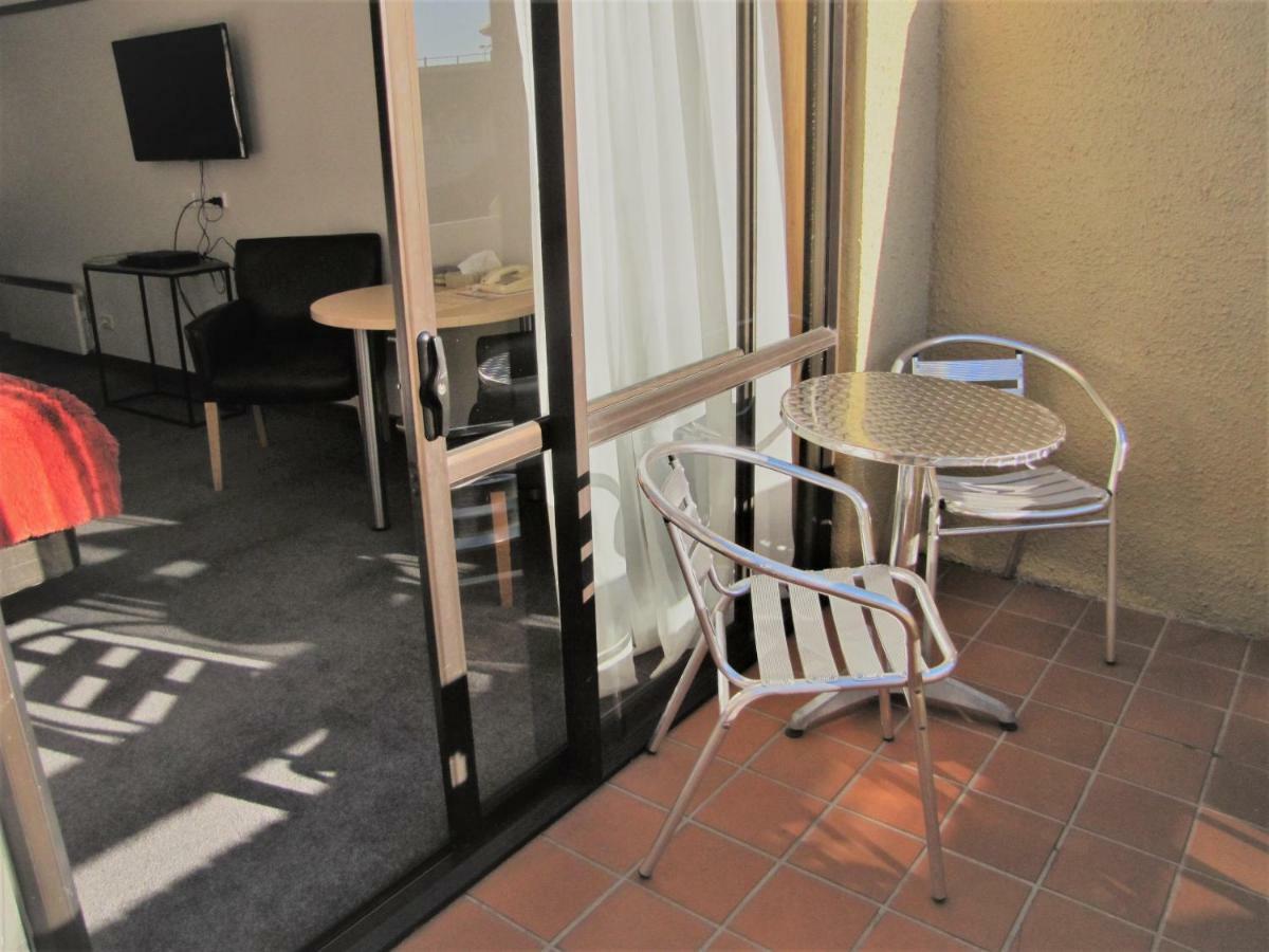 נלסון The Beachcomber Hotel מראה חיצוני תמונה