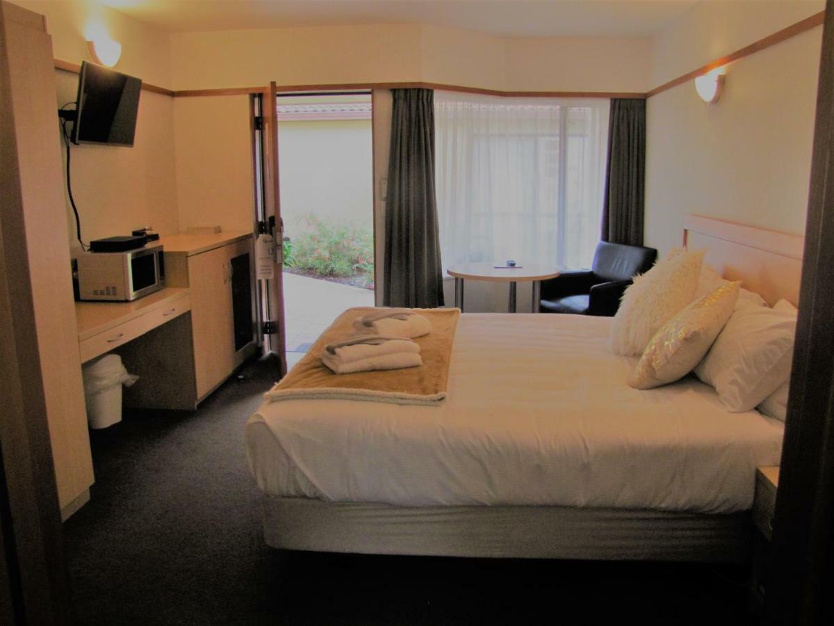 נלסון The Beachcomber Hotel מראה חיצוני תמונה