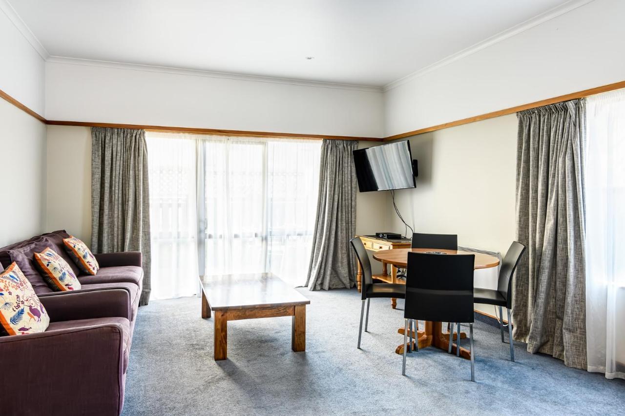 נלסון The Beachcomber Hotel מראה חיצוני תמונה